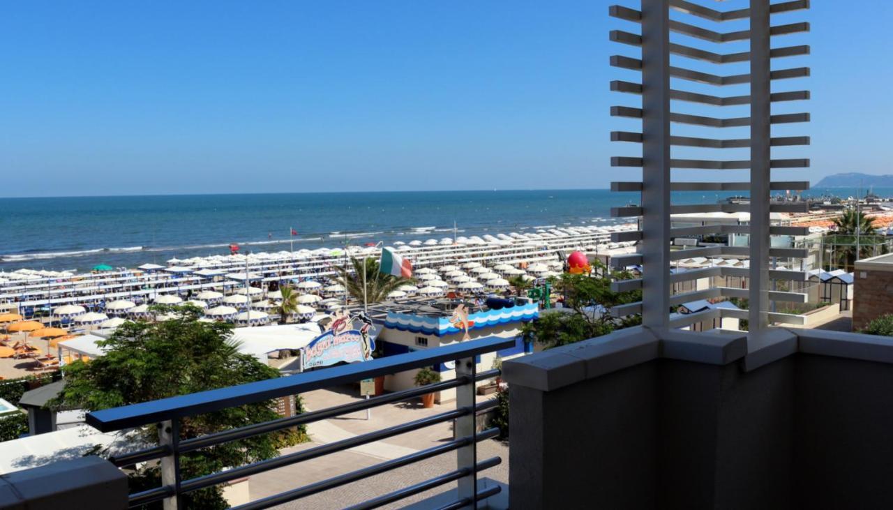 Hotel Record Riccione Kültér fotó