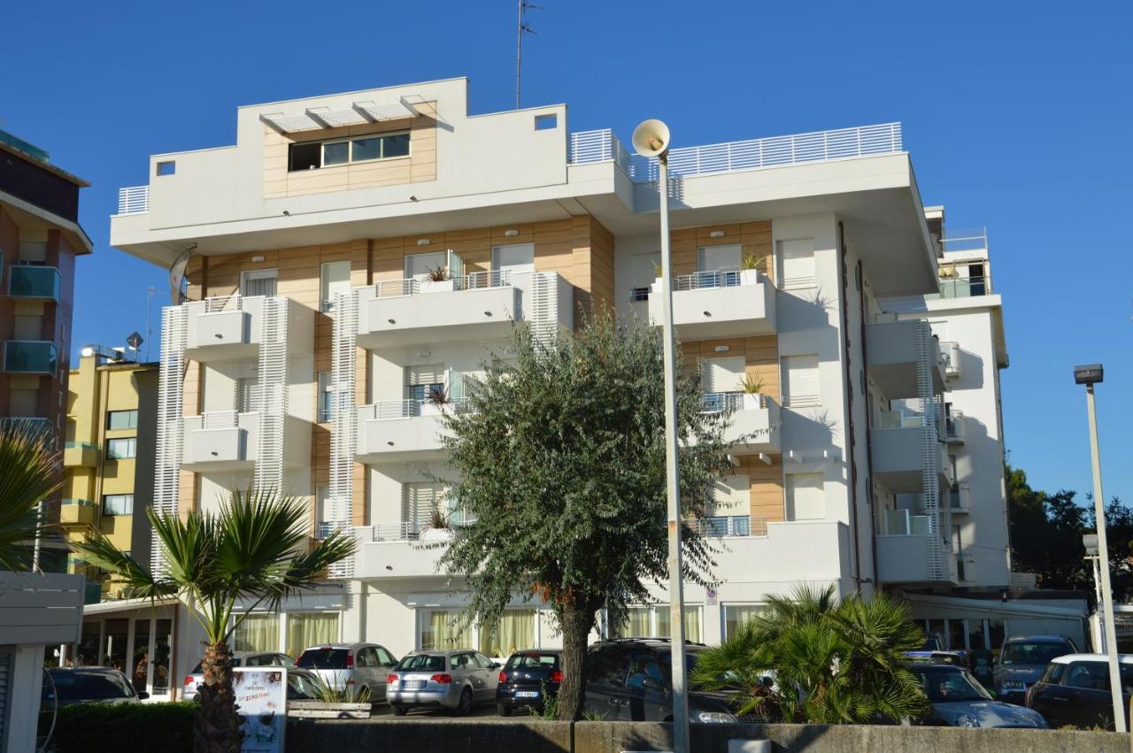 Hotel Record Riccione Kültér fotó