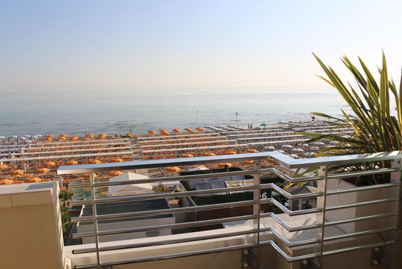 Hotel Record Riccione Kültér fotó