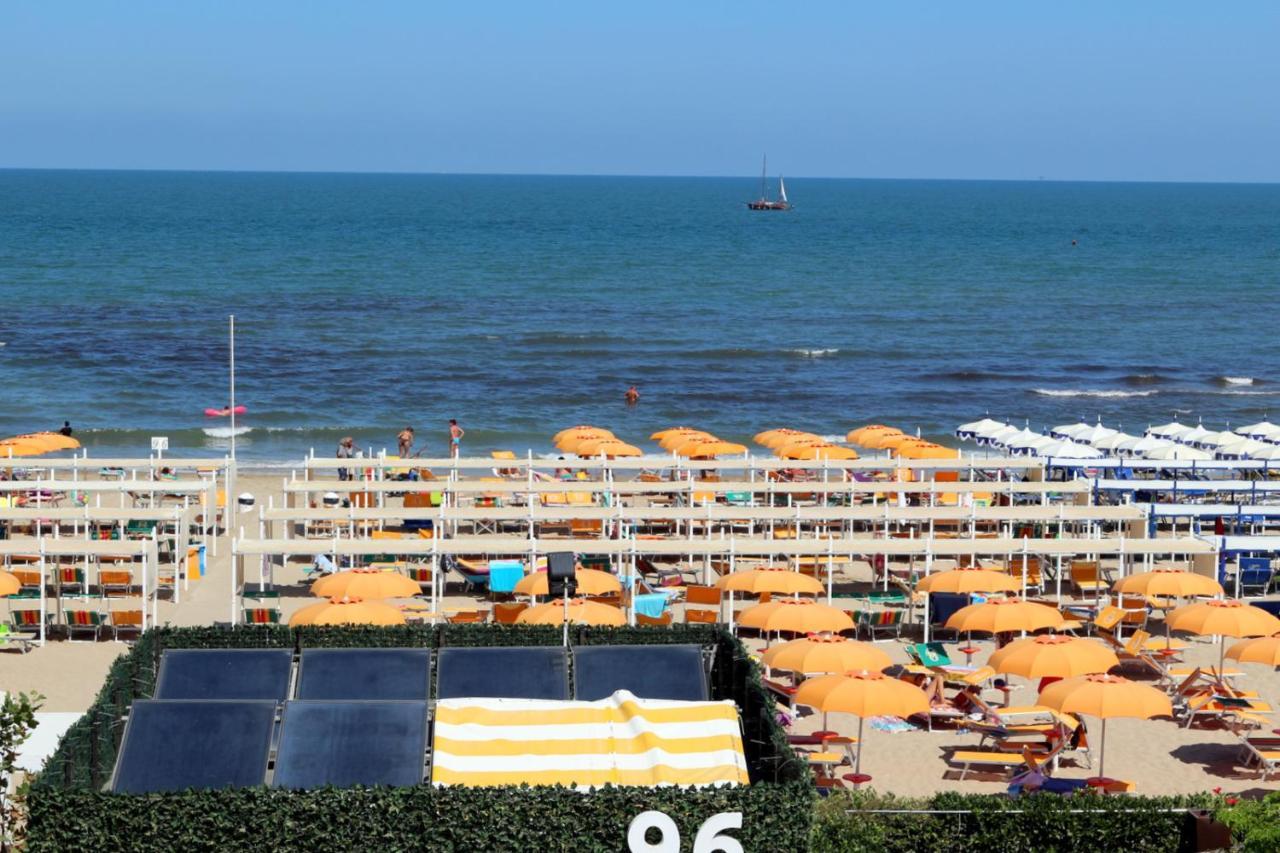 Hotel Record Riccione Kültér fotó